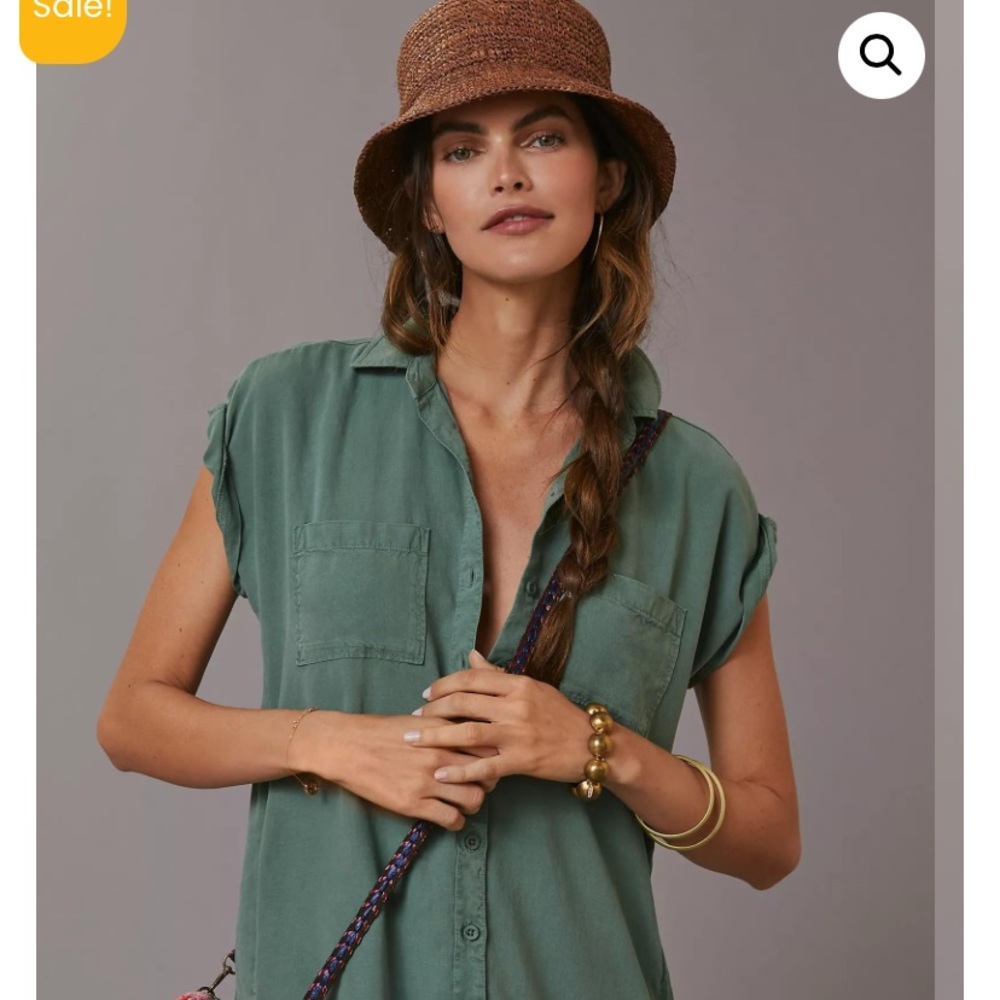NOT FOR SALE Green Aerie Button Up Top ✨